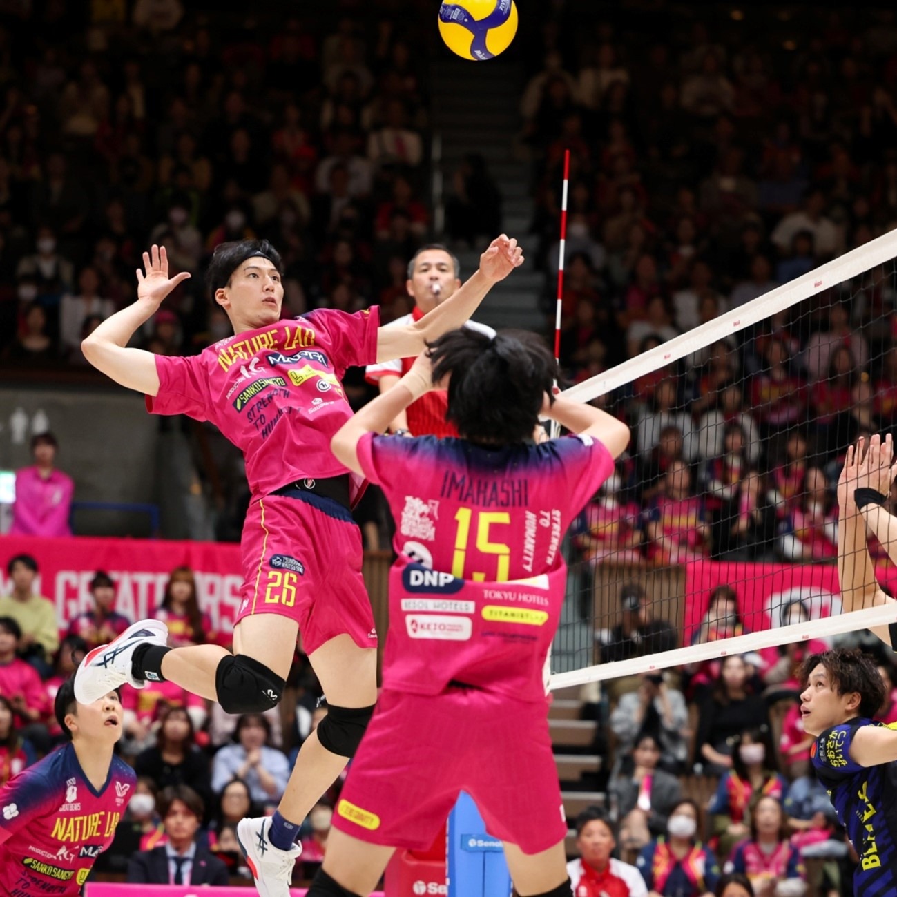 [乒乓球]向鹏和林诗栋晋级男单八强